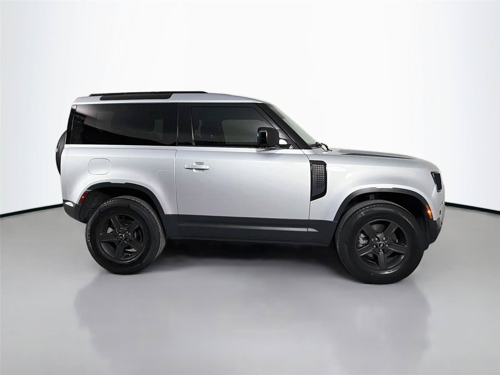 Certified 2023 Land Rover Defender 90 S AWD/4WD image 4