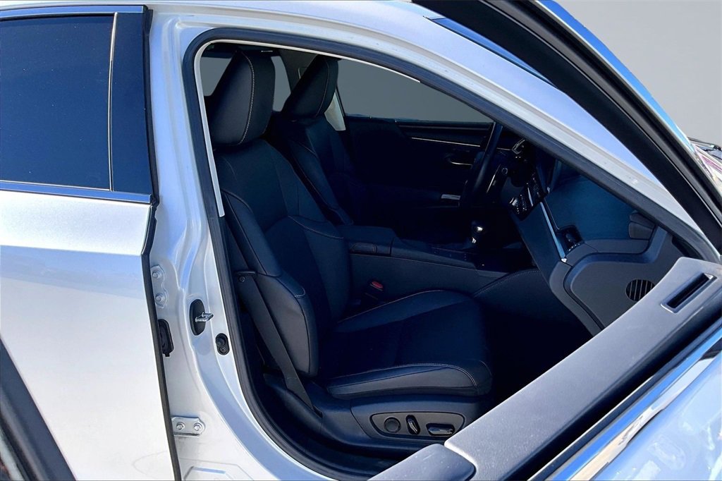 Used 2022 Lexus ES 300h w/ Premium Package image 8