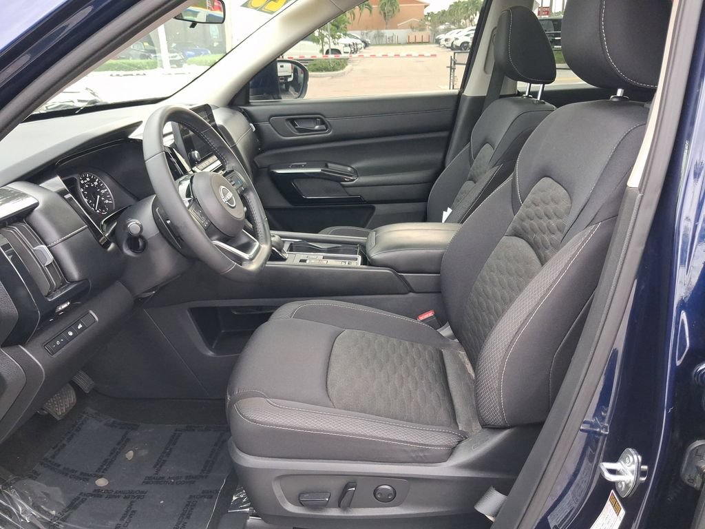 Certified 2023 Nissan Pathfinder SV w/ SV Premium Package FWD image 13