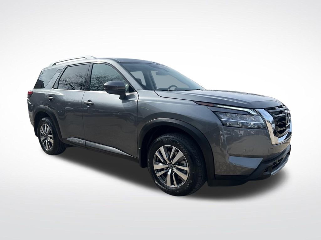 Certified 2024 Nissan Pathfinder SL image 3