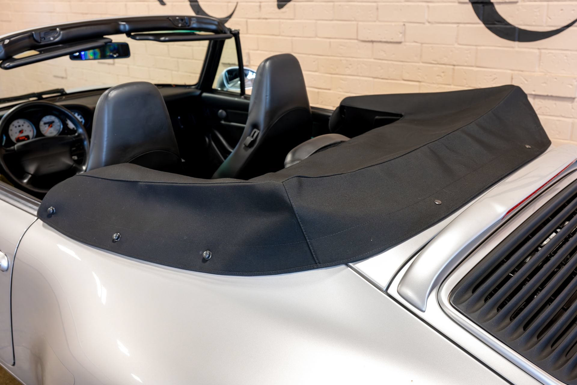 Used 1998 Porsche 911 Carrera RWD image 14