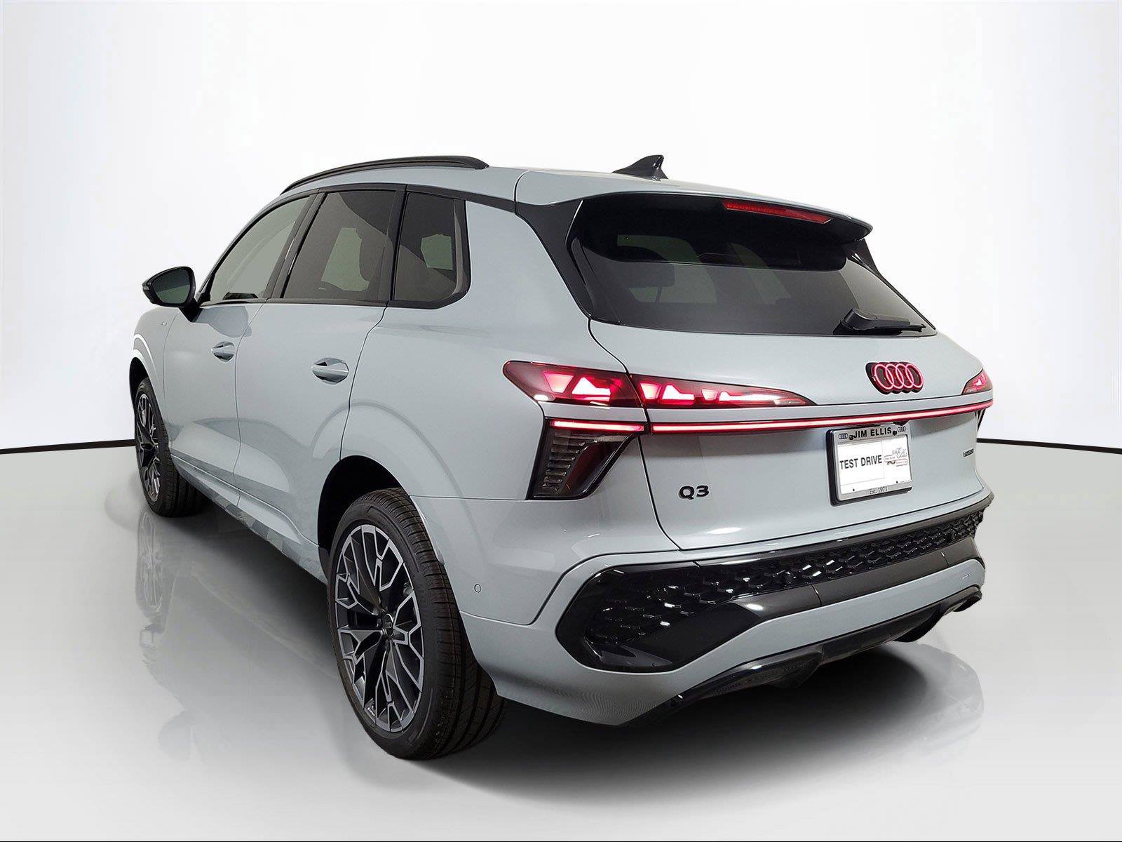 New 2026 Audi Q3 quattro 2.0T AWD/4WD image 4