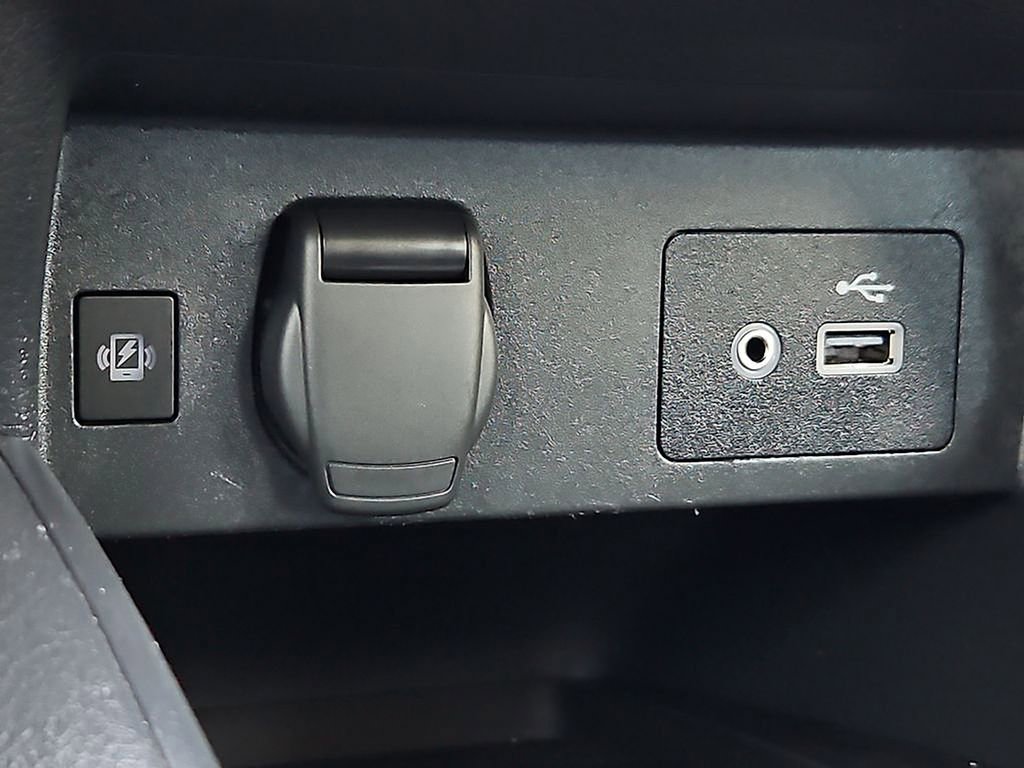 Used 2023 Nissan Versa SV FWD image 25