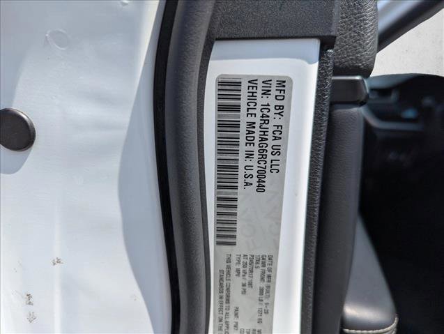 Used 2024 Jeep Grand Cherokee Laredo AWD/4WD image 30
