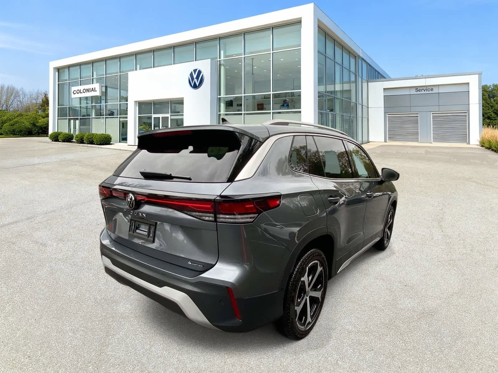 Certified 2026 Volkswagen Tiguan SE w/ Panoramic Sunroof Package AWD/4WD image 4
