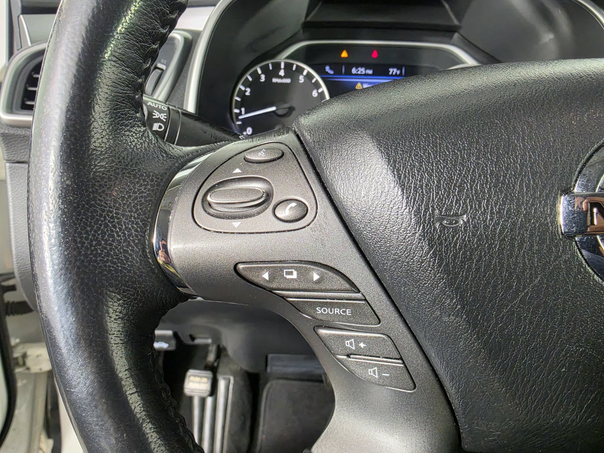 Used 2019 Nissan Murano SV w/ Cargo Package FWD image 13