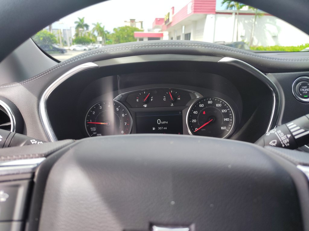 Used 2025 Chevrolet Blazer LT FWD image 2