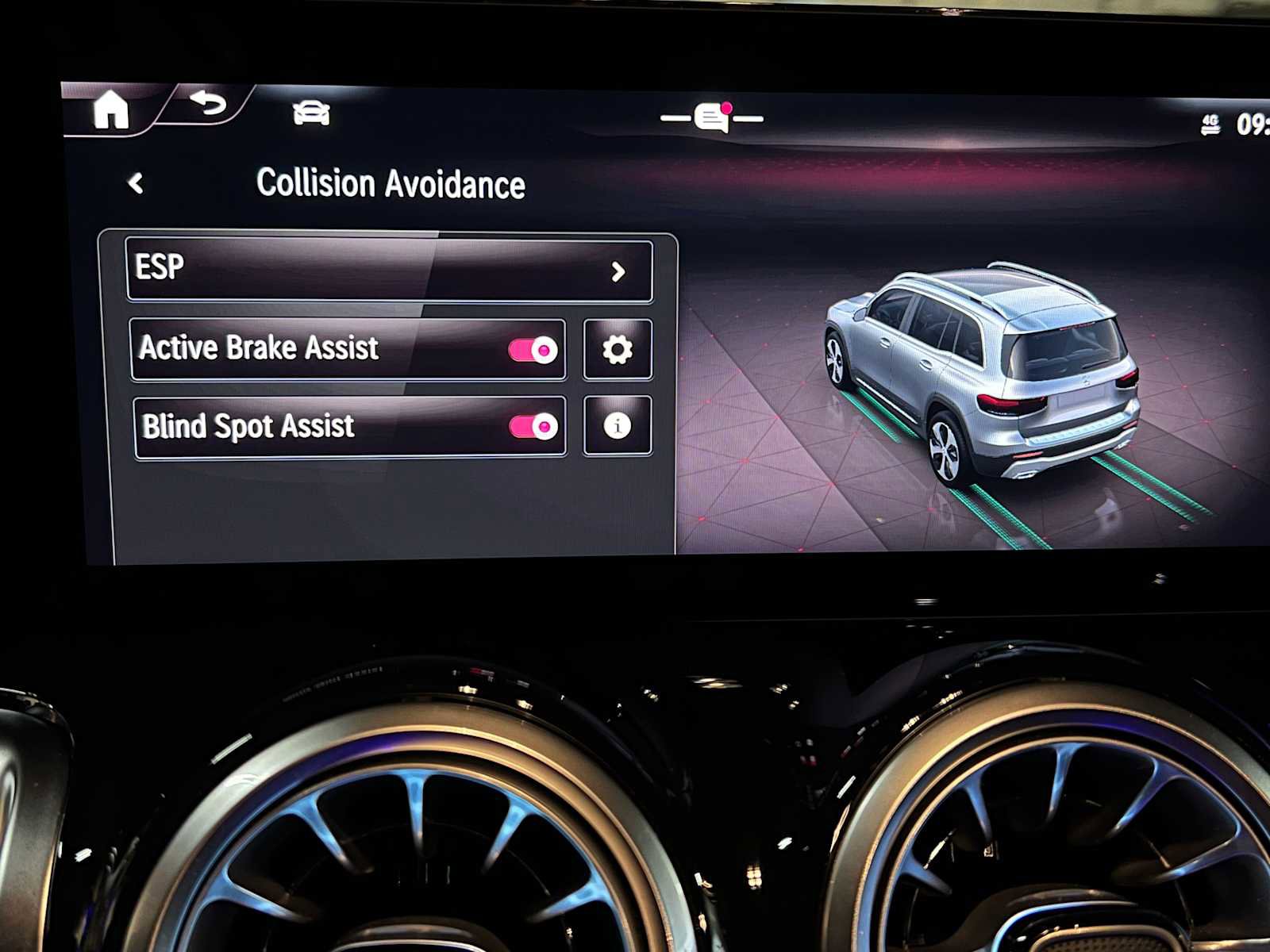 Certified 2025 Mercedes-Benz GLB 250 4MATIC image 36