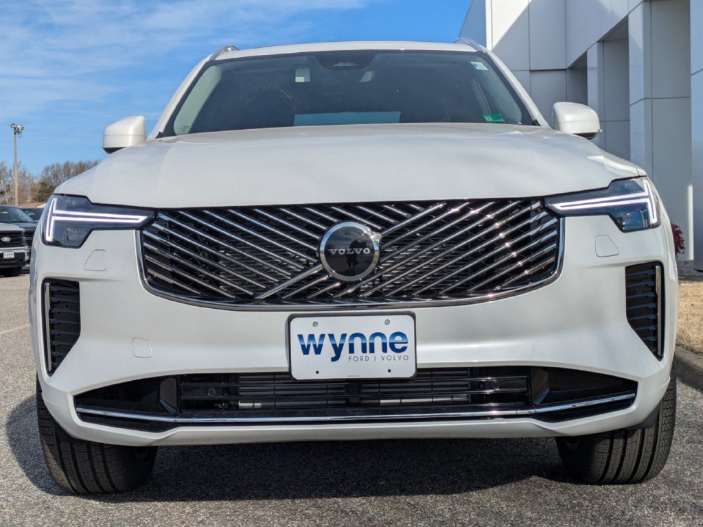 New 2025 Volvo XC90 T8 Core w/ Climate Package AWD/4WD image 9