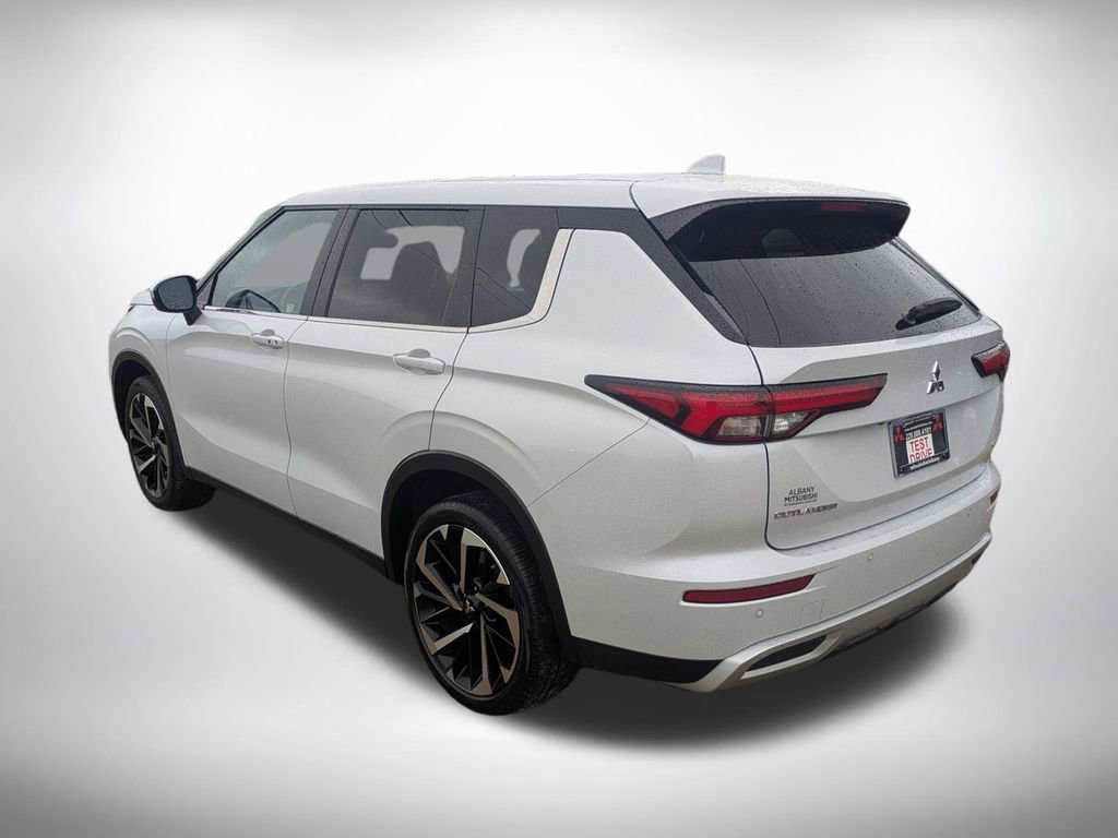 Used 2024 Mitsubishi Outlander SE image 5