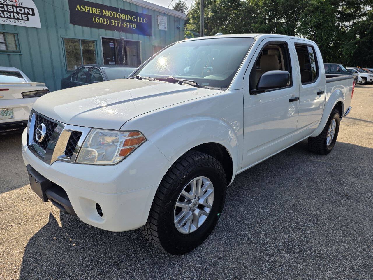 Used 2014 Nissan Frontier SV w/ SV Value Truck Package RWD image 4