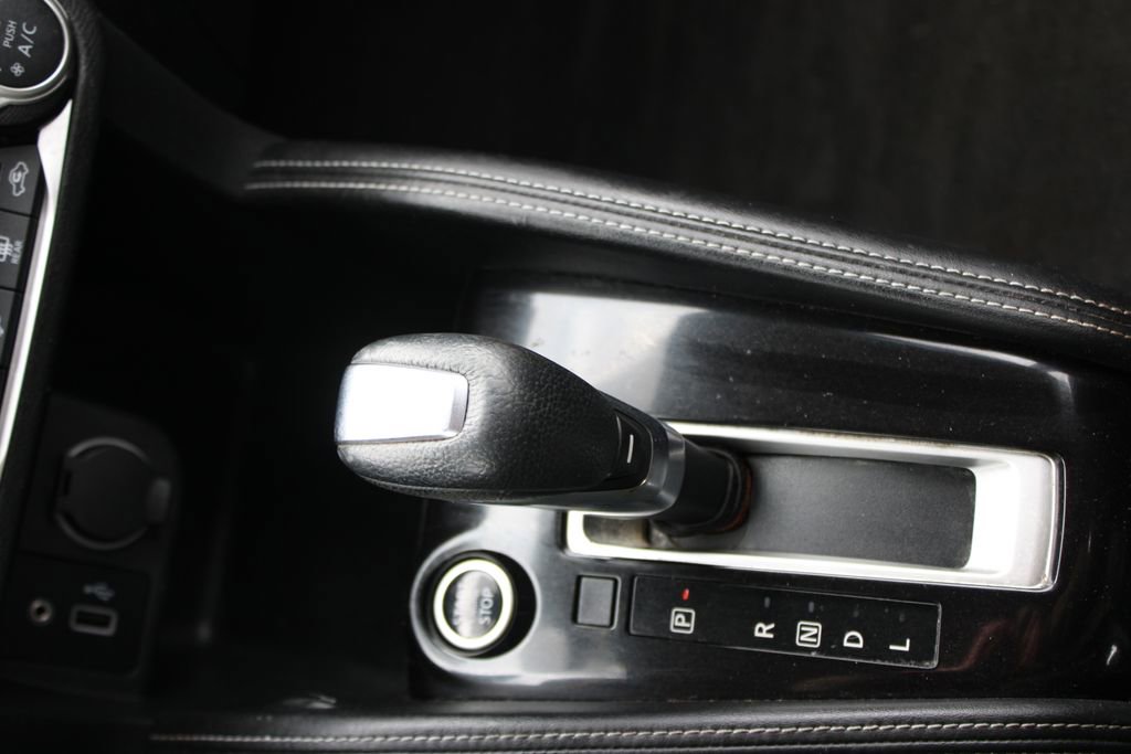 Used 2020 Nissan Kicks SR image 38