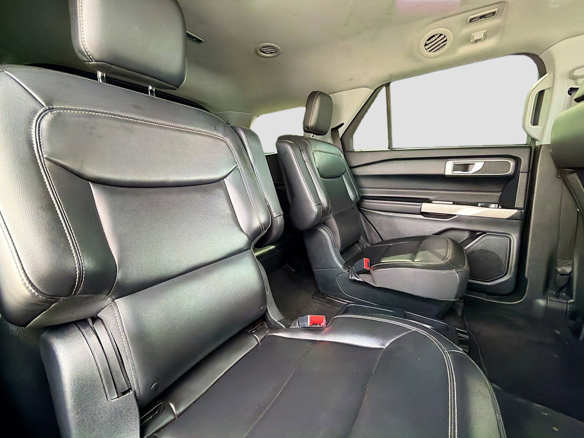 Used 2021 Ford Explorer XLT w/ Equipment Group 202A RWD image 32