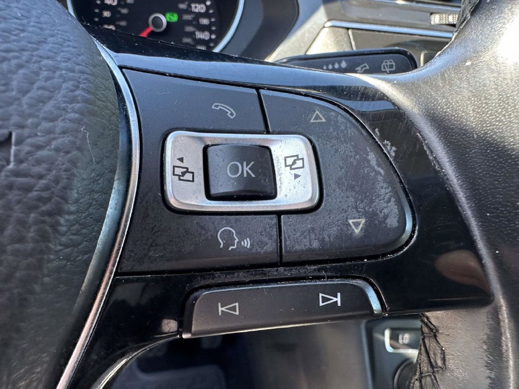 Used 2018 Volkswagen Tiguan SE w/ Panoramic Sunroof Package AWD/4WD image 31