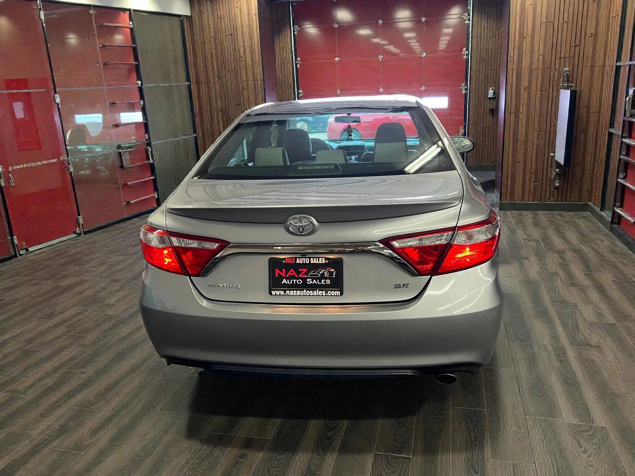 Used 2017 Toyota Camry SE FWD image 6