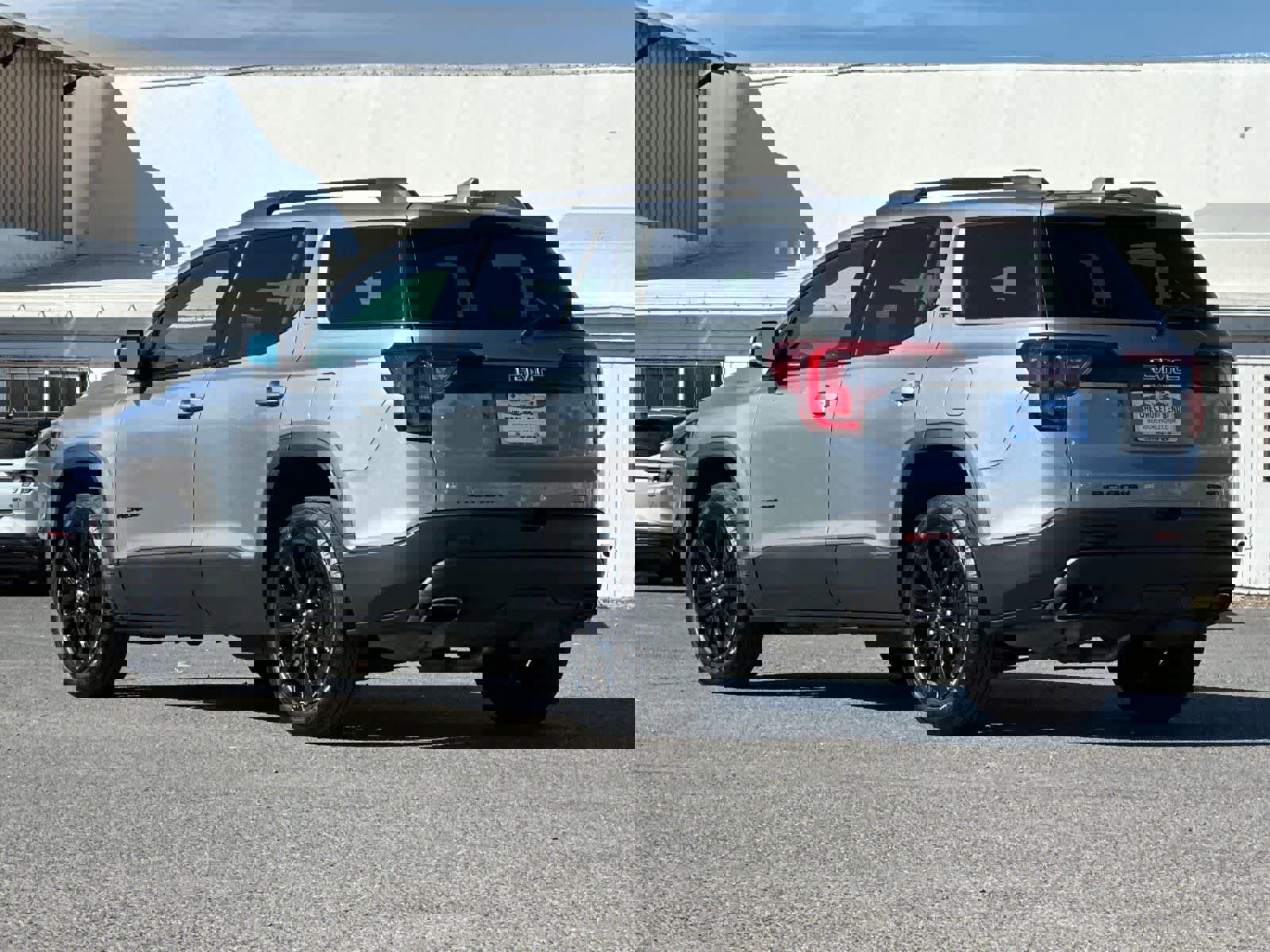 Used 2023 GMC Acadia SLT w/ Elevation Edition image 6