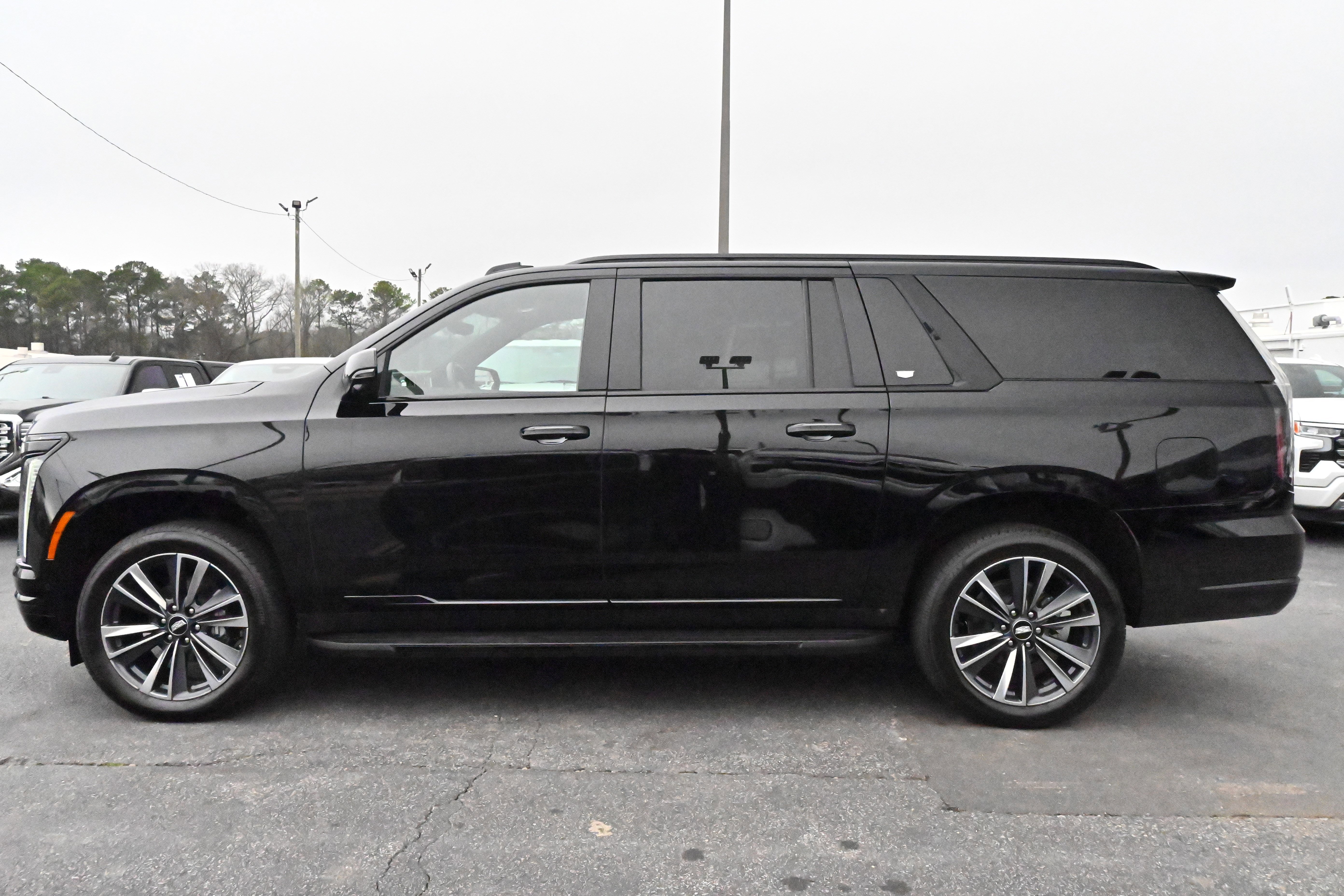 Used 2025 Cadillac Escalade ESV Sport image 11