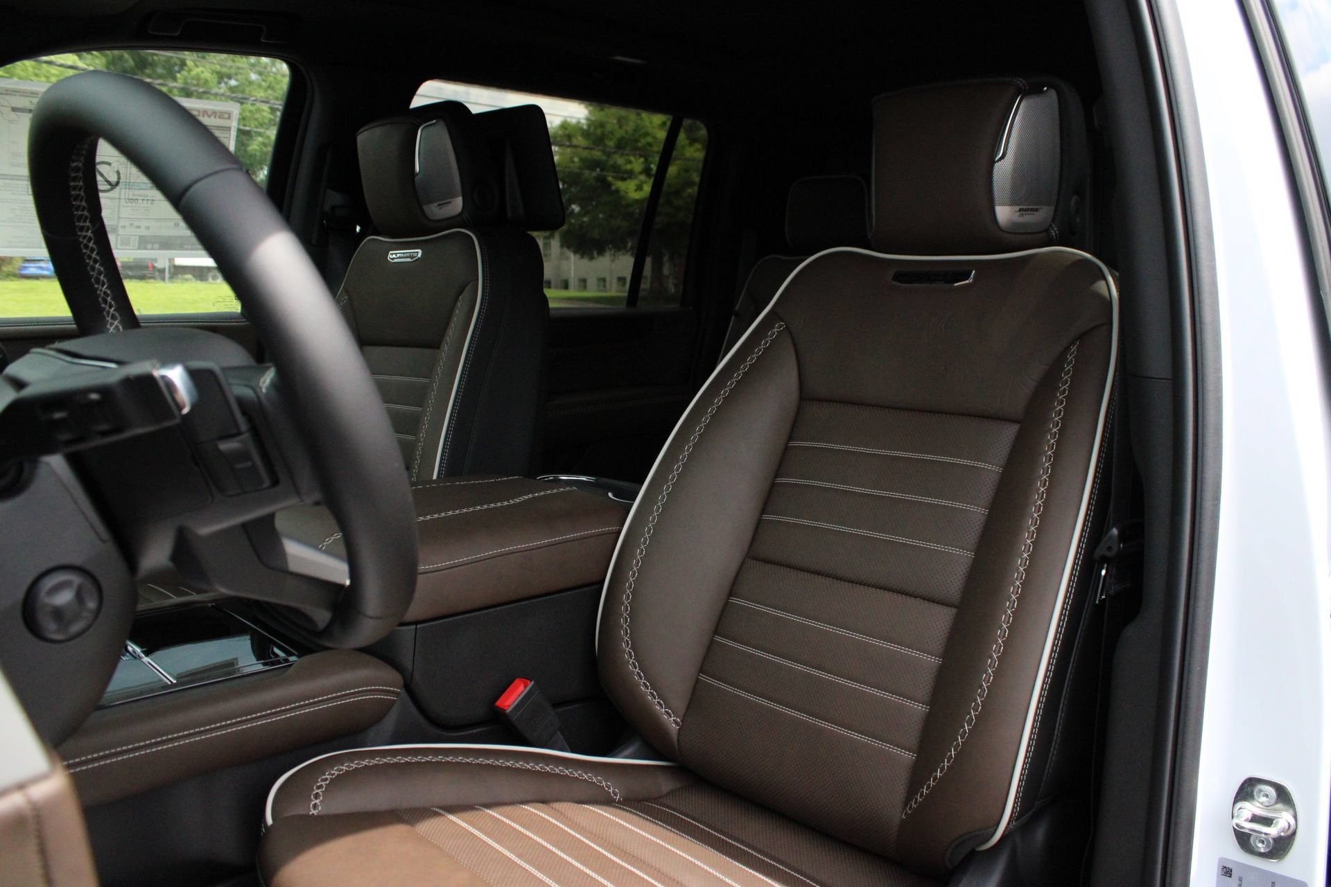 New 2026 GMC Yukon XL Denali Ultimate w/ LPO, Floor Liner Package AWD/4WD image 15
