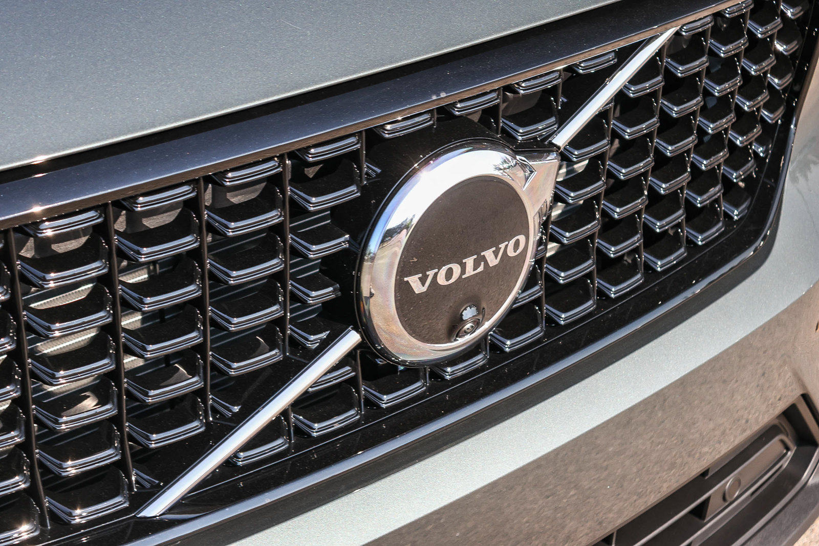 Used 2026 Volvo XC40 B4 Plus w/ Climate Package FWD image 16