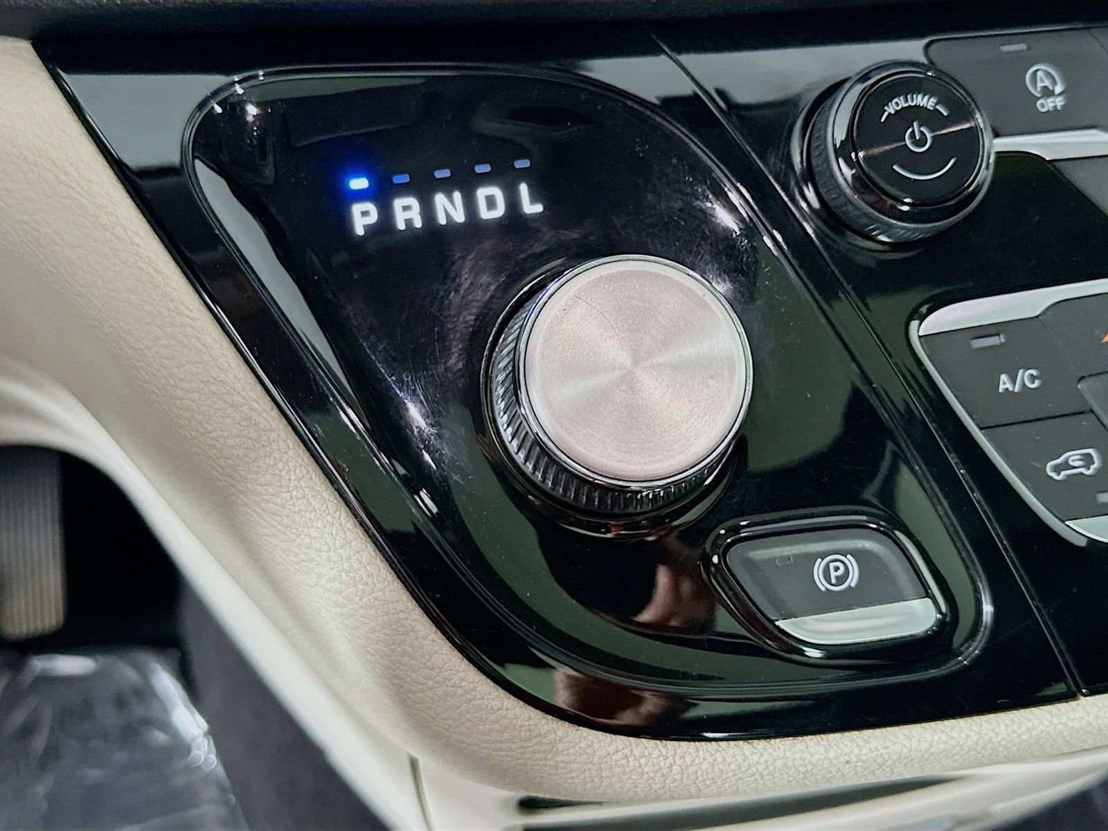Used 2020 Chrysler Pacifica Limited FWD image 18