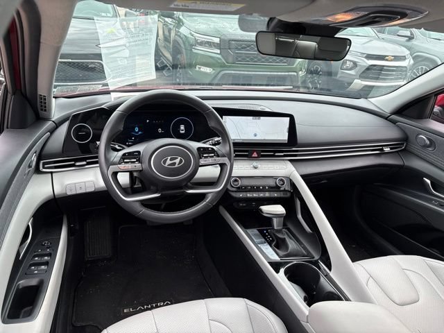 Used 2025 Hyundai Elantra Limited FWD image 11