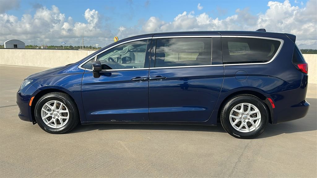 Used 2017 Chrysler Pacifica LX image 9