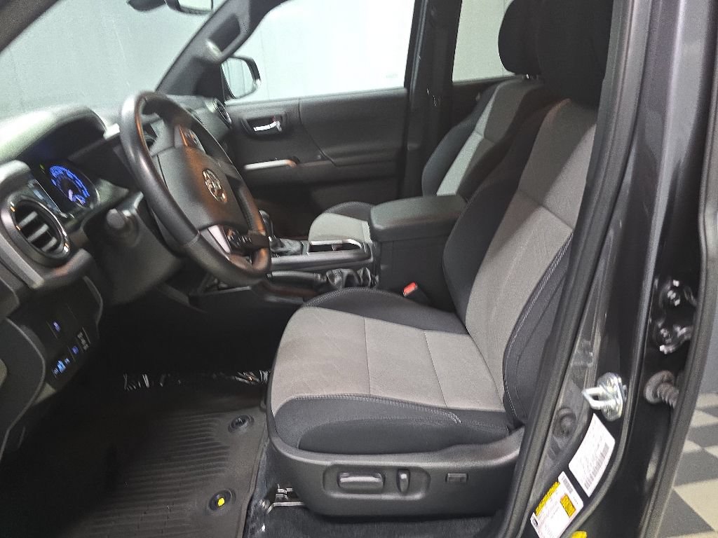 Used 2023 Toyota Tacoma TRD Off-Road w/ Technology Package AWD/4WD image 15