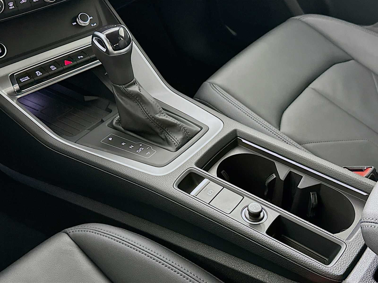 Used 2024 Audi Q3 2.0T Premium w/ Convenience Package image 15