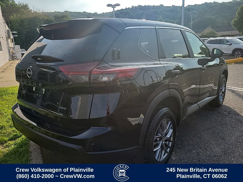 Used 2024 Nissan Rogue S AWD/4WD image 3