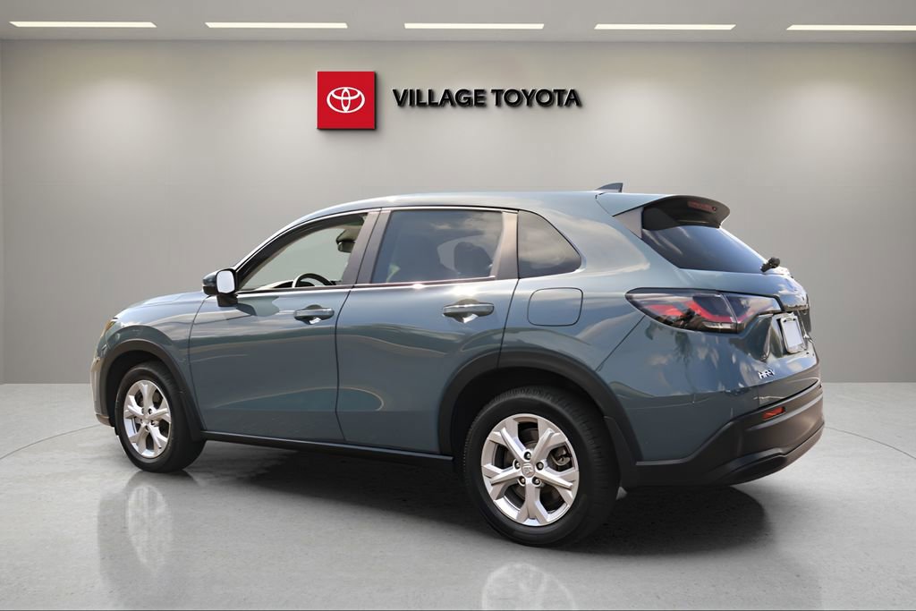 Used 2023 Honda HR-V LX image 3