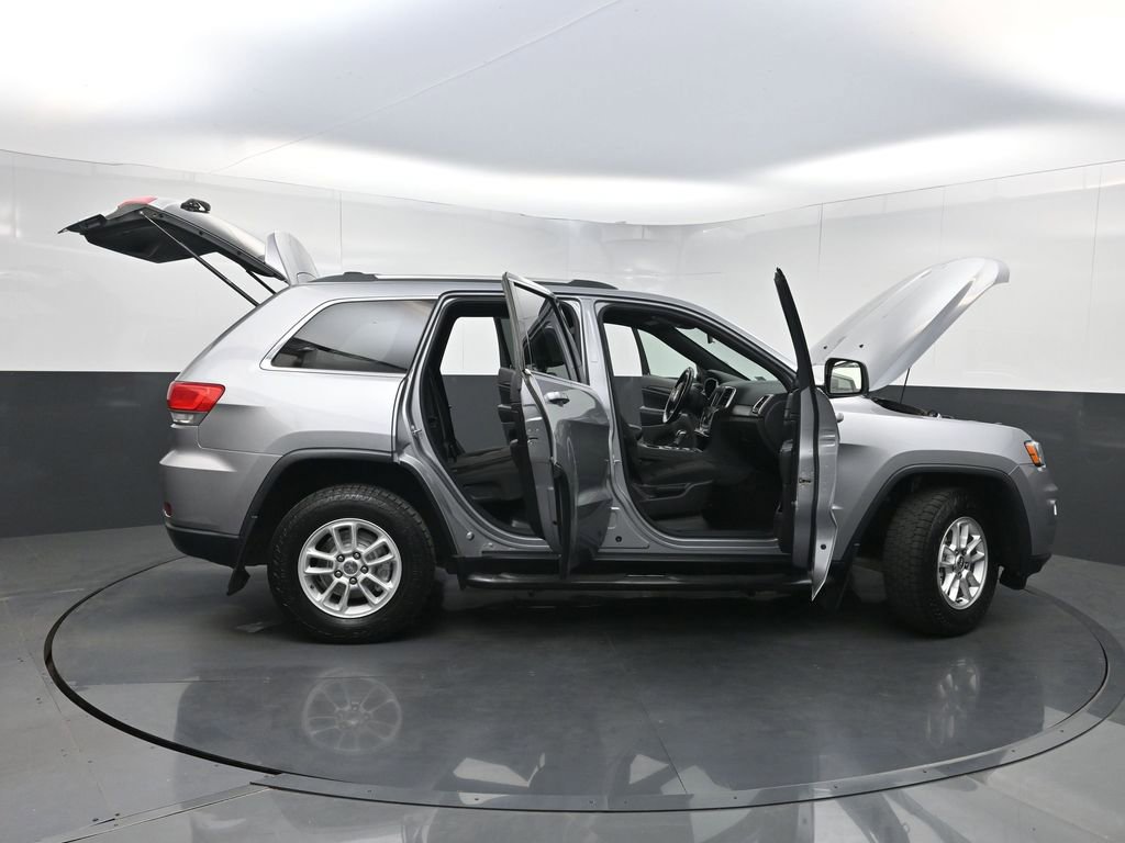 Used 2018 Jeep Grand Cherokee Laredo AWD/4WD image 31