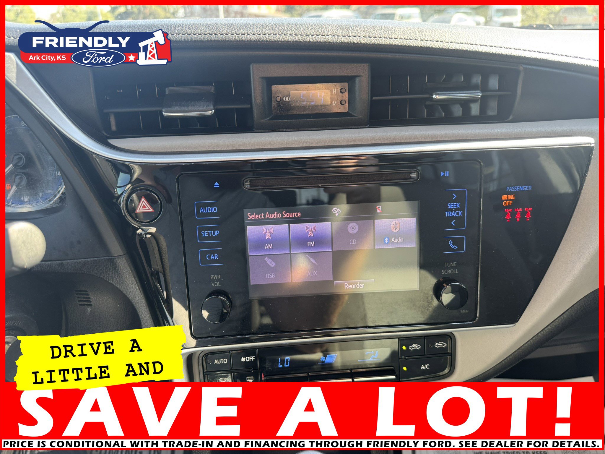 Used 2018 Toyota Corolla LE image 19