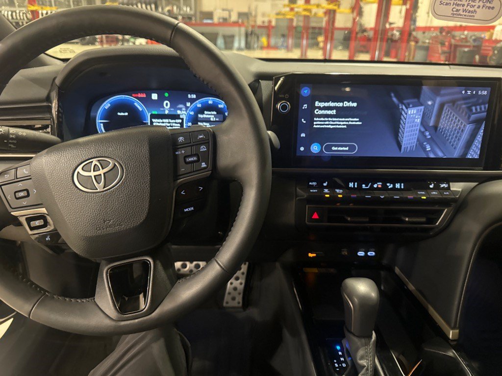 Used 2025 Toyota Camry XSE FWD image 38