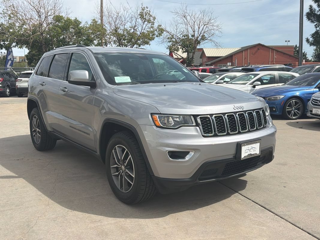 Used 2018 Jeep Grand Cherokee Laredo AWD/4WD image 3