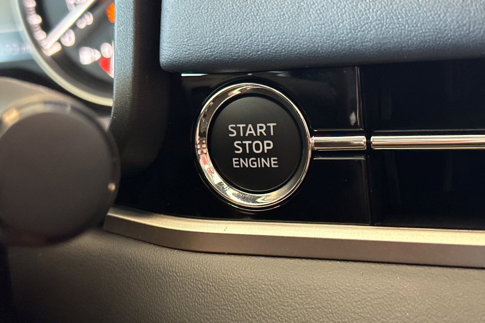 New 2025 Mitsubishi Outlander SE image 22