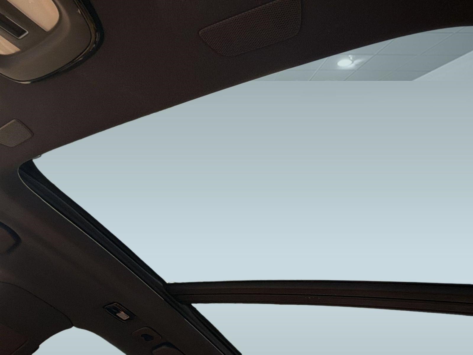 Certified 2024 Volvo XC60 B5 Ultimate AWD/4WD image 16