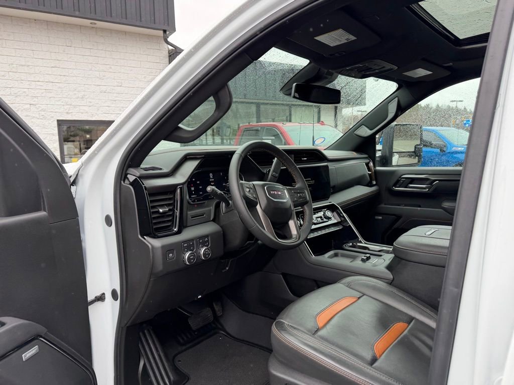 Used 2025 GMC Sierra 3500 AT4 AWD/4WD image 17