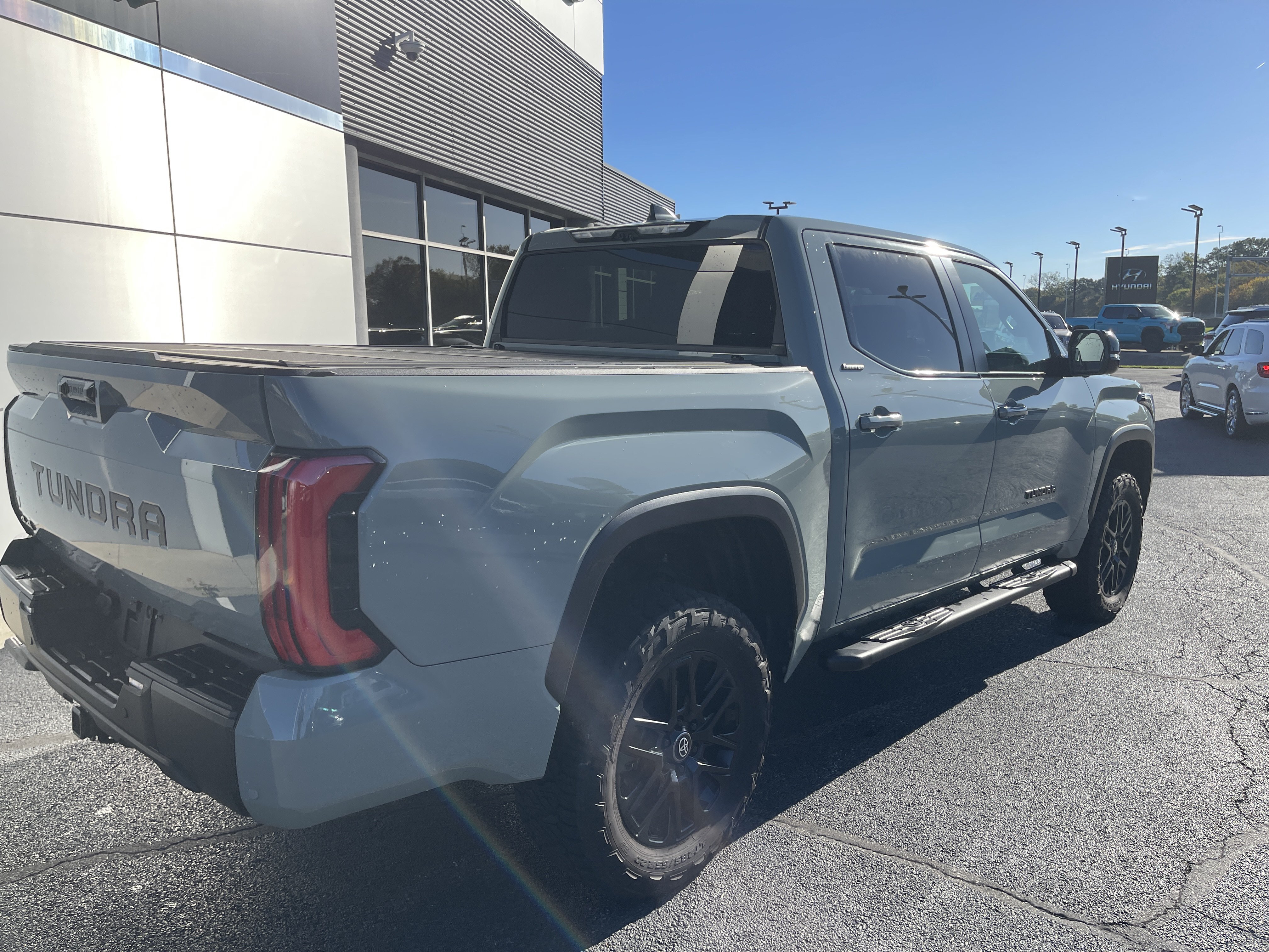 Used 2025 Toyota Tundra Limited AWD/4WD image 6