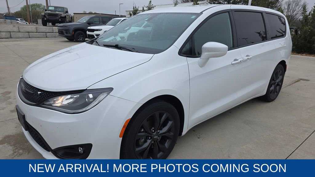 Used 2020 Chrysler Pacifica Touring w/ S Appearance Package