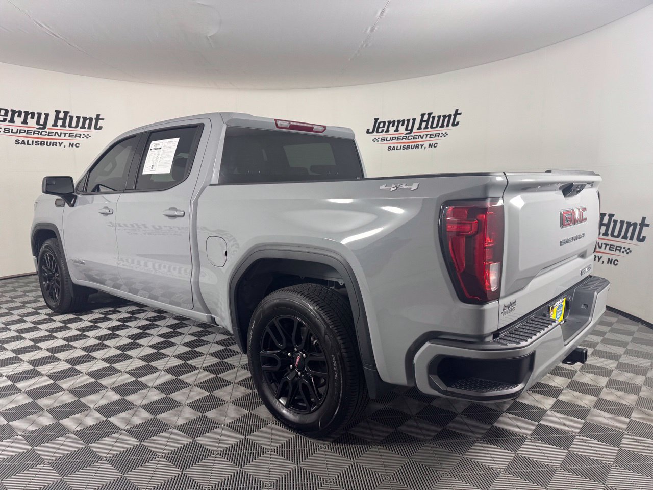 Used 2024 GMC Sierra 1500 Elevation AWD/4WD image 8
