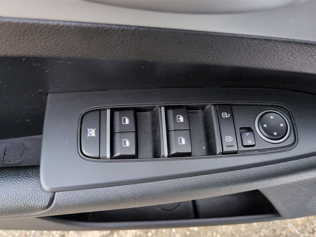 Used 2023 Kia Forte LXS FWD image 15