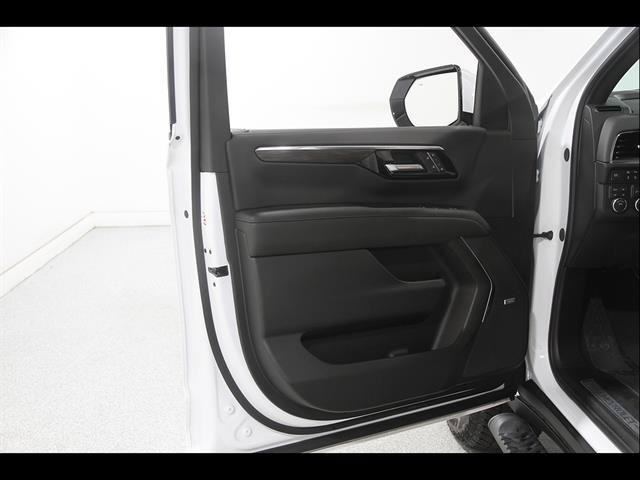 Used 2026 Chevrolet Suburban Z71 w/ Comfort Package AWD/4WD image 4