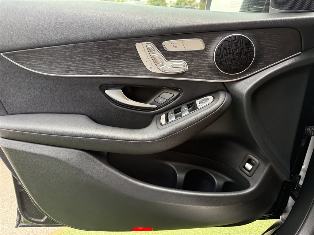 Used 2021 Mercedes-Benz GLC 300 image 29