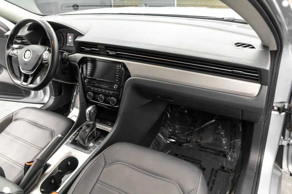 Used 2020 Volkswagen Passat 2.0T SE image 31