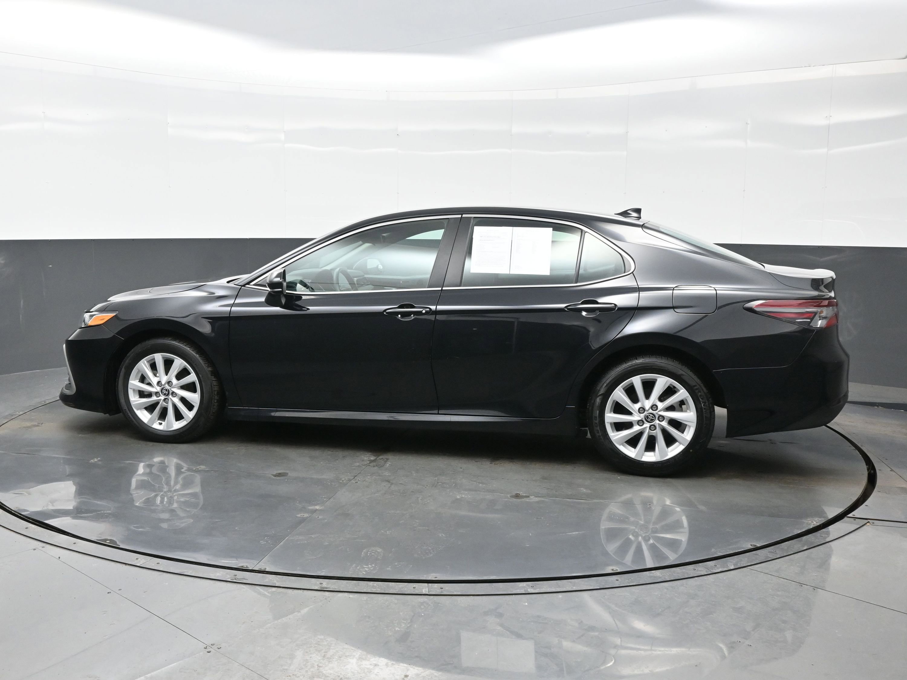 Used 2024 Toyota Camry LE image 3