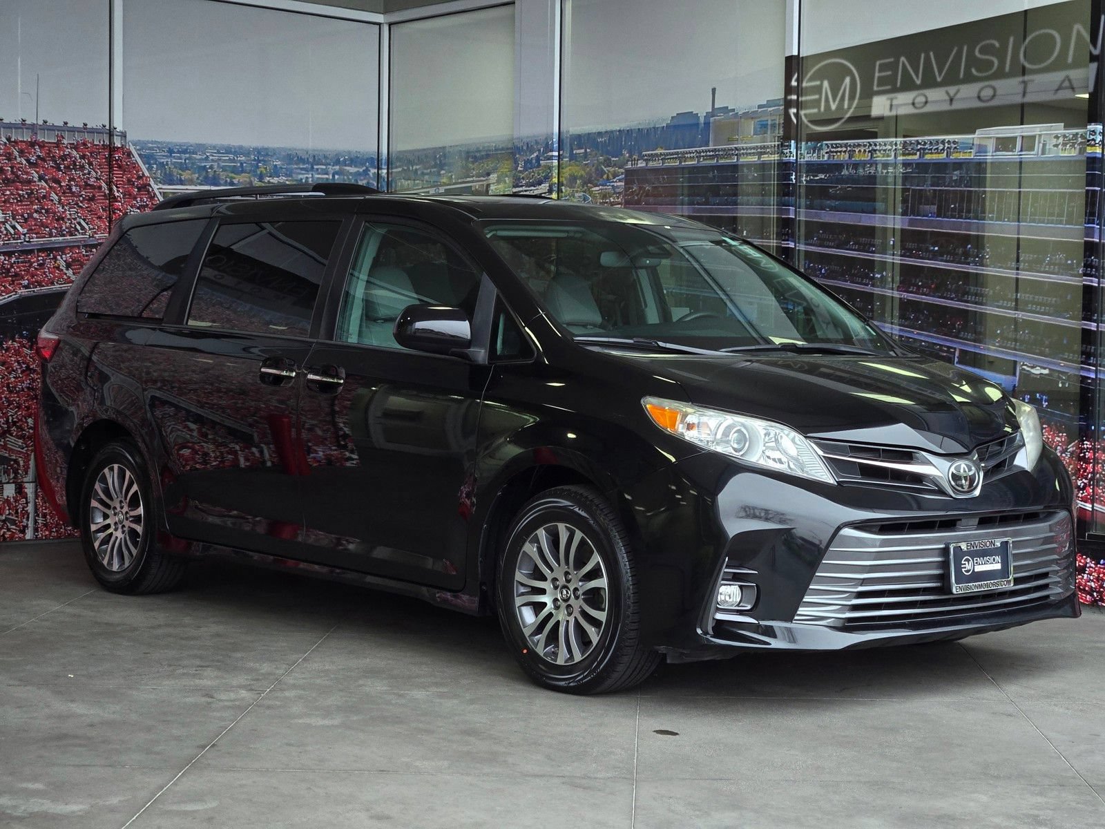 Certified 2018 Toyota Sienna XLE w/ XLE Navigation Package FWD image 1