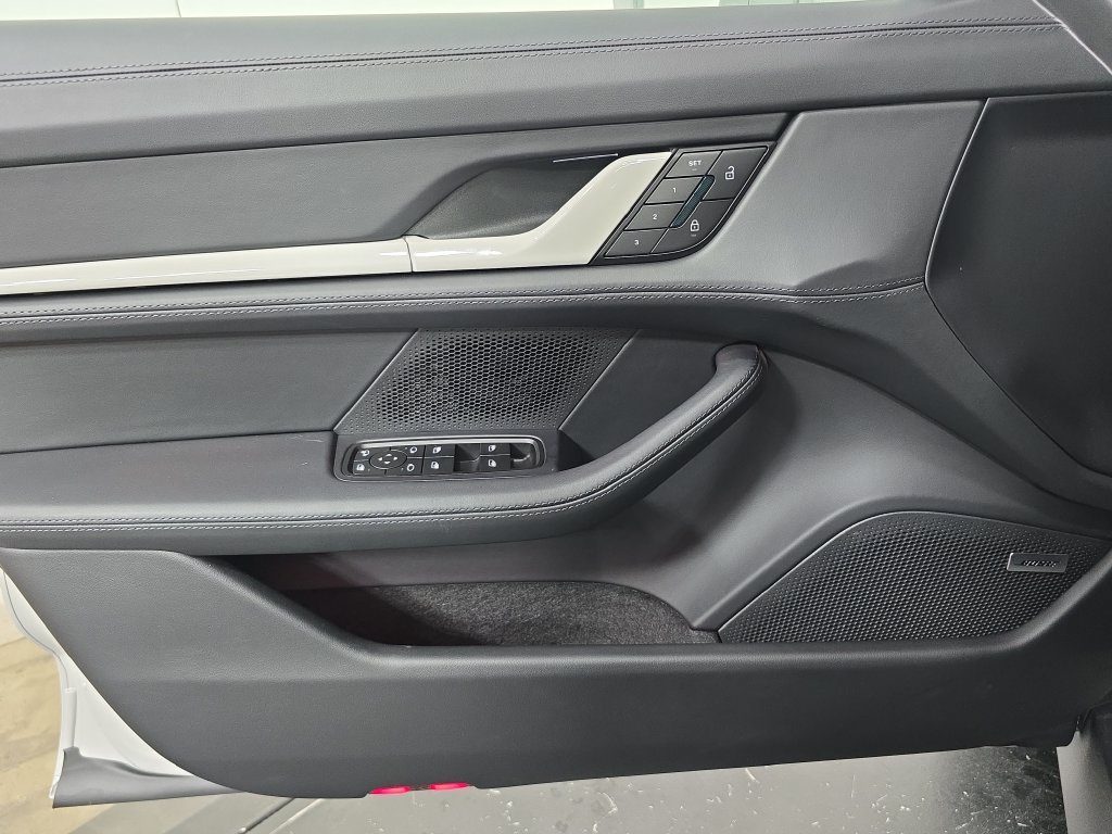 New 2026 Porsche Taycan Turbo AWD/4WD image 22