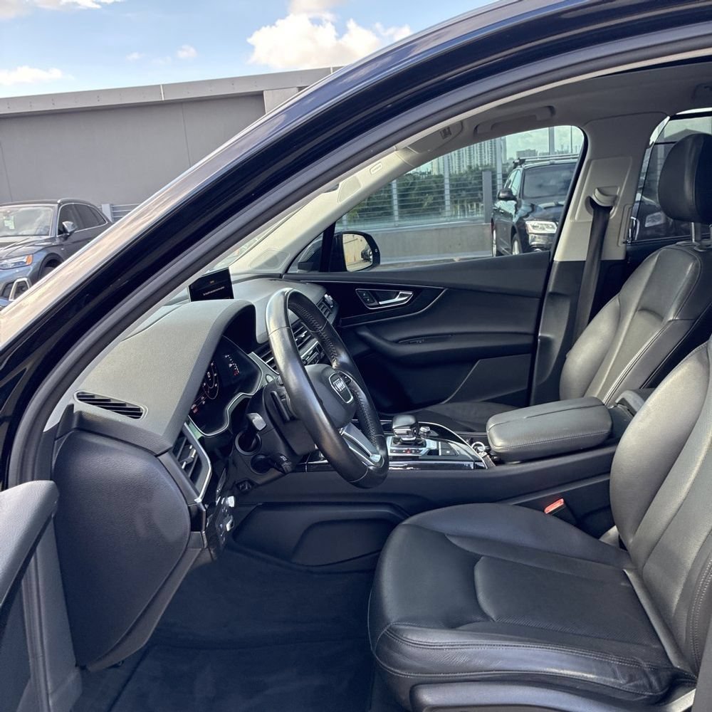 Used 2017 Audi Q7 3.0T Prestige AWD/4WD image 5