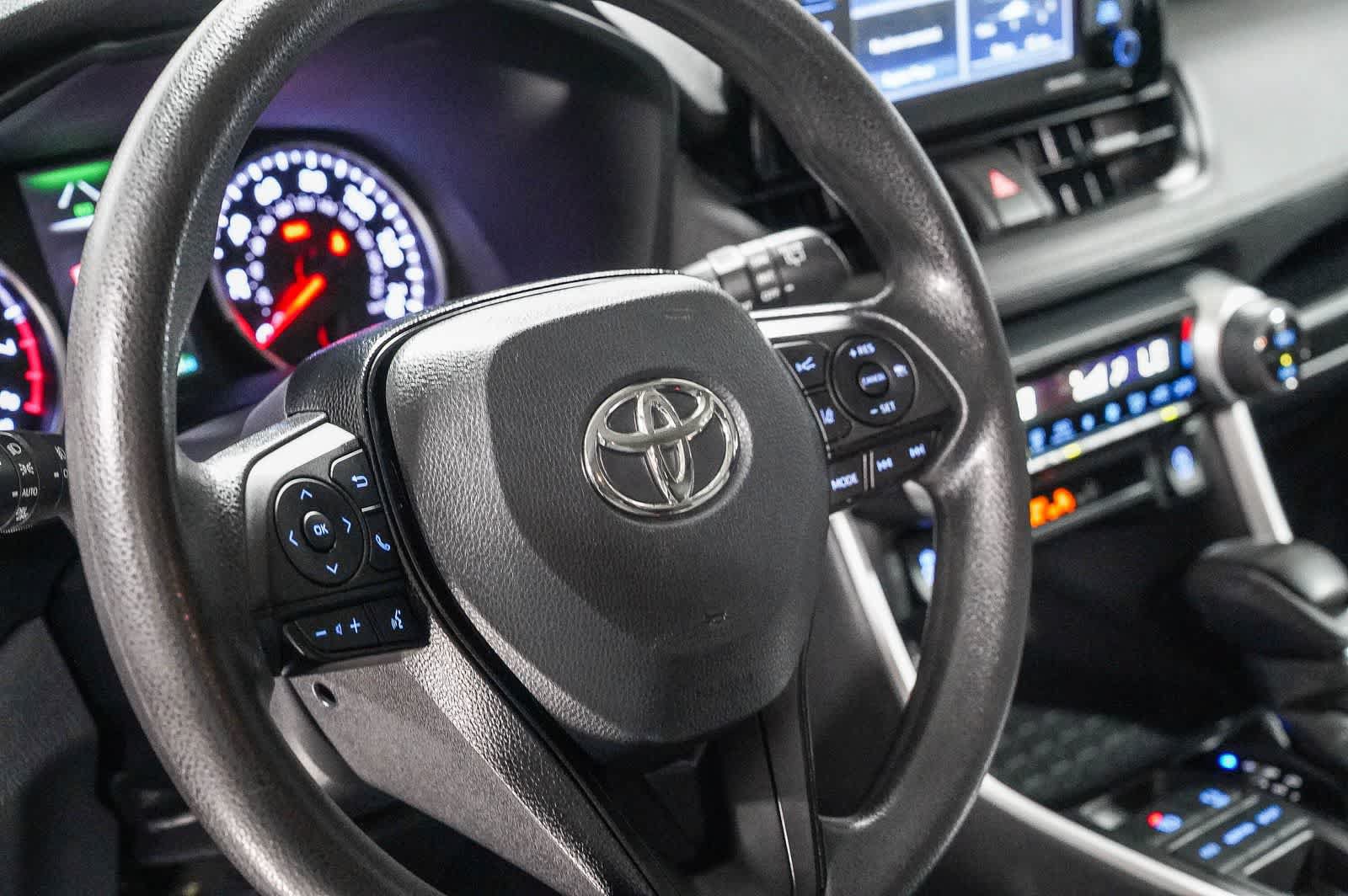 Certified 2021 Toyota RAV4 XLE FWD image 21