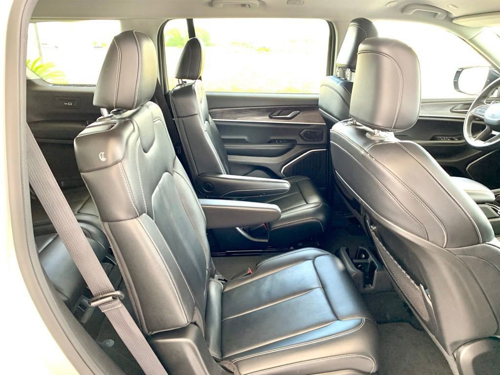 Used 2022 Jeep Grand Cherokee L Limited AWD/4WD image 29